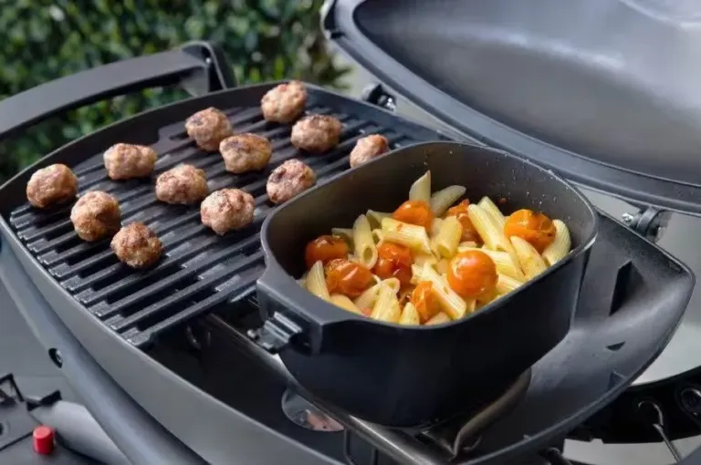 Villa Almada guets can enjoy dining en famille al fresco, cooking on the Weber Gas BBQ