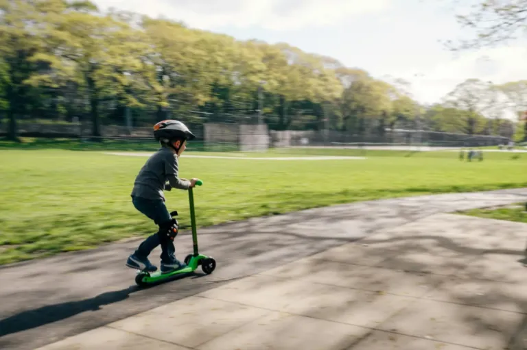 We offer 2 sizes of scooter to borrow free of charge whilst you are at Canto