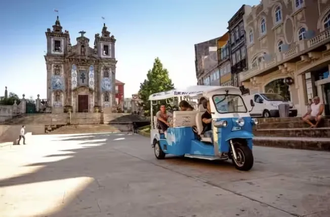 Tuk Tuk Tour of the City
