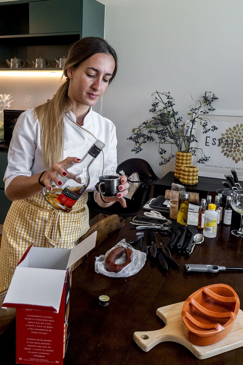 Guests cooking together at Canto Cooking in Porto