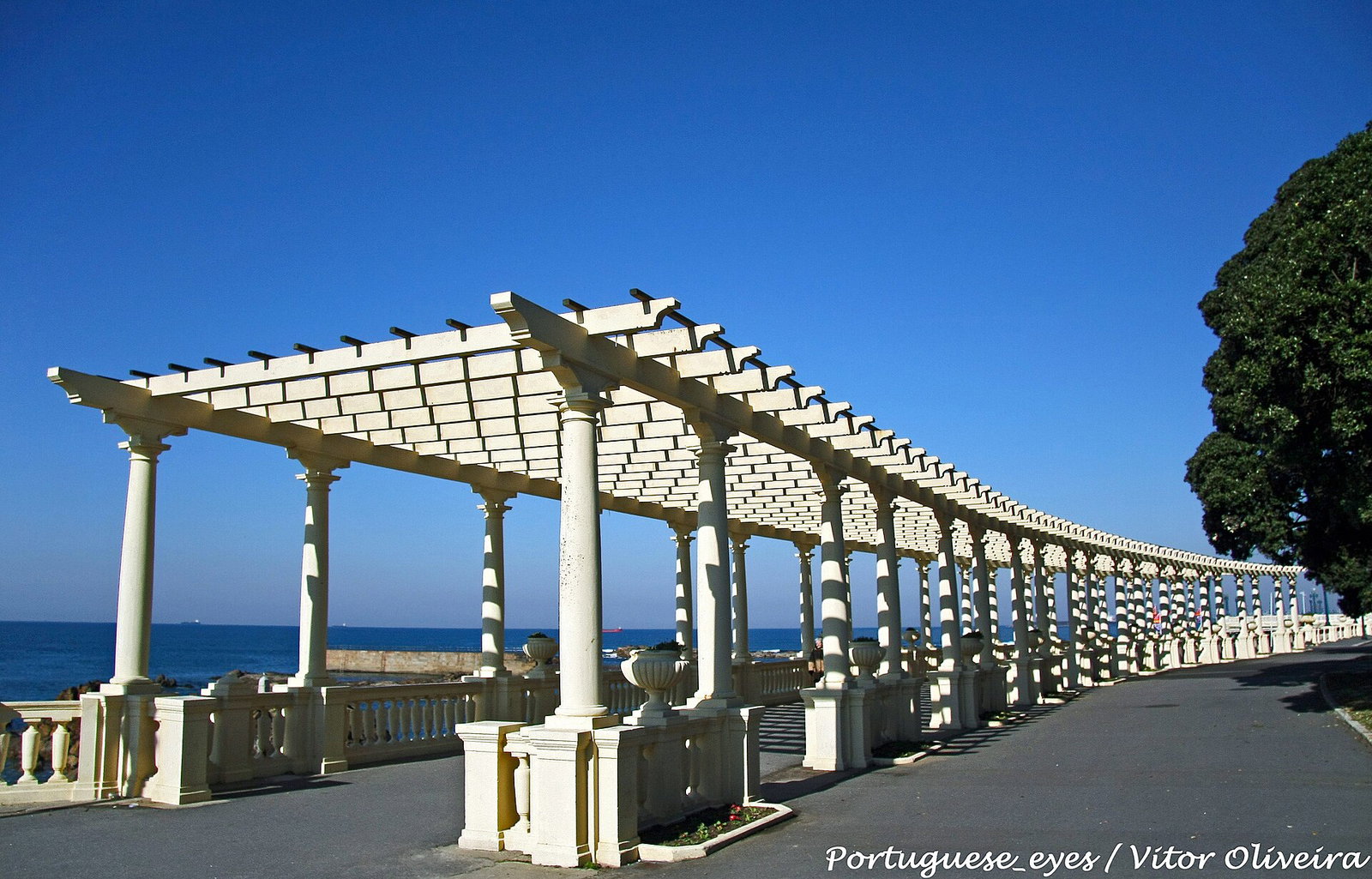 Walkers on the promenade beside the Pergola da Foz in Porto