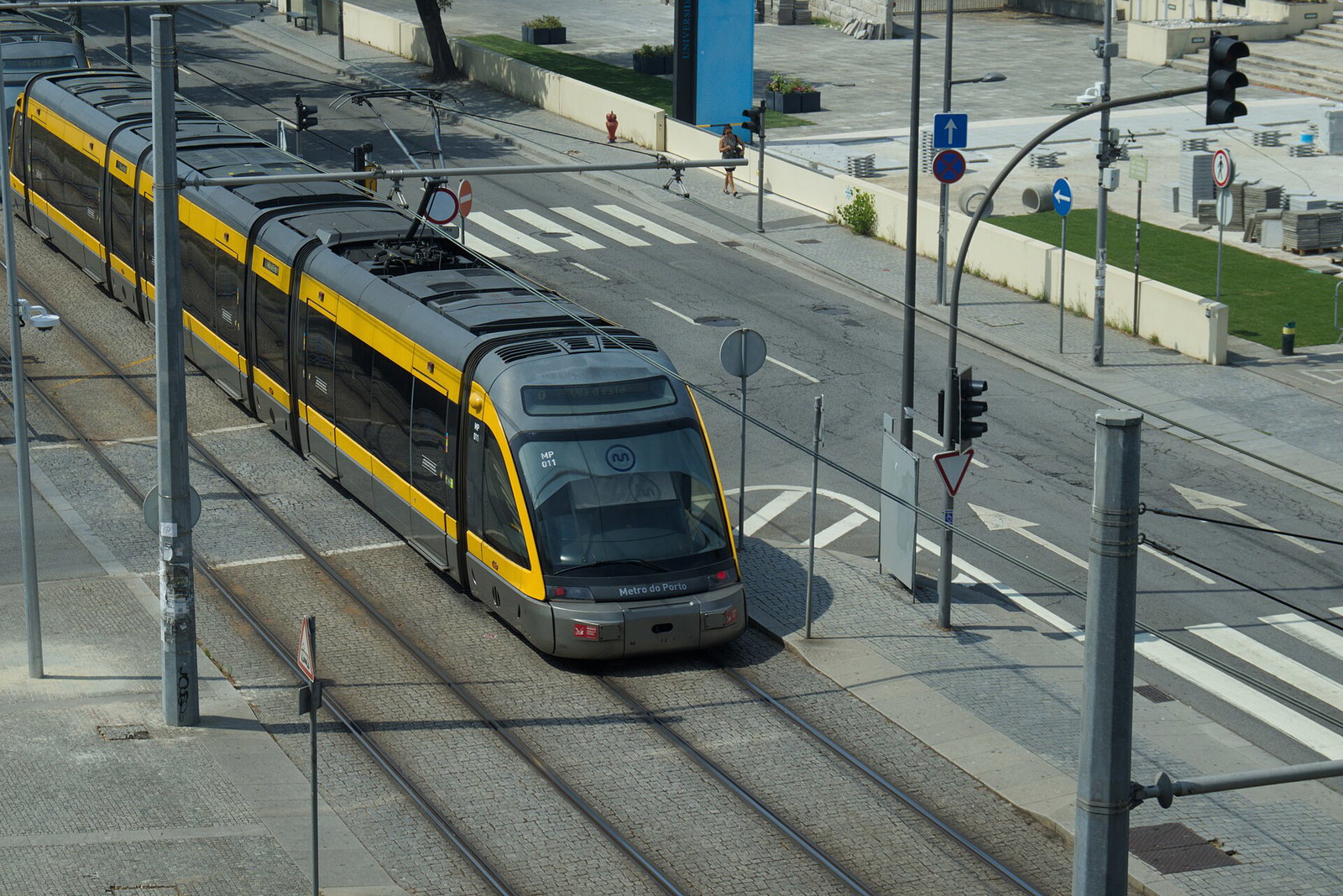 Metro do Porto Line D train to Vila d Este leaving IPO station